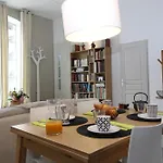 T3 Appartement Hypercentre Proche Commerce- Parking - 2 Chambres Wifi Gratuit